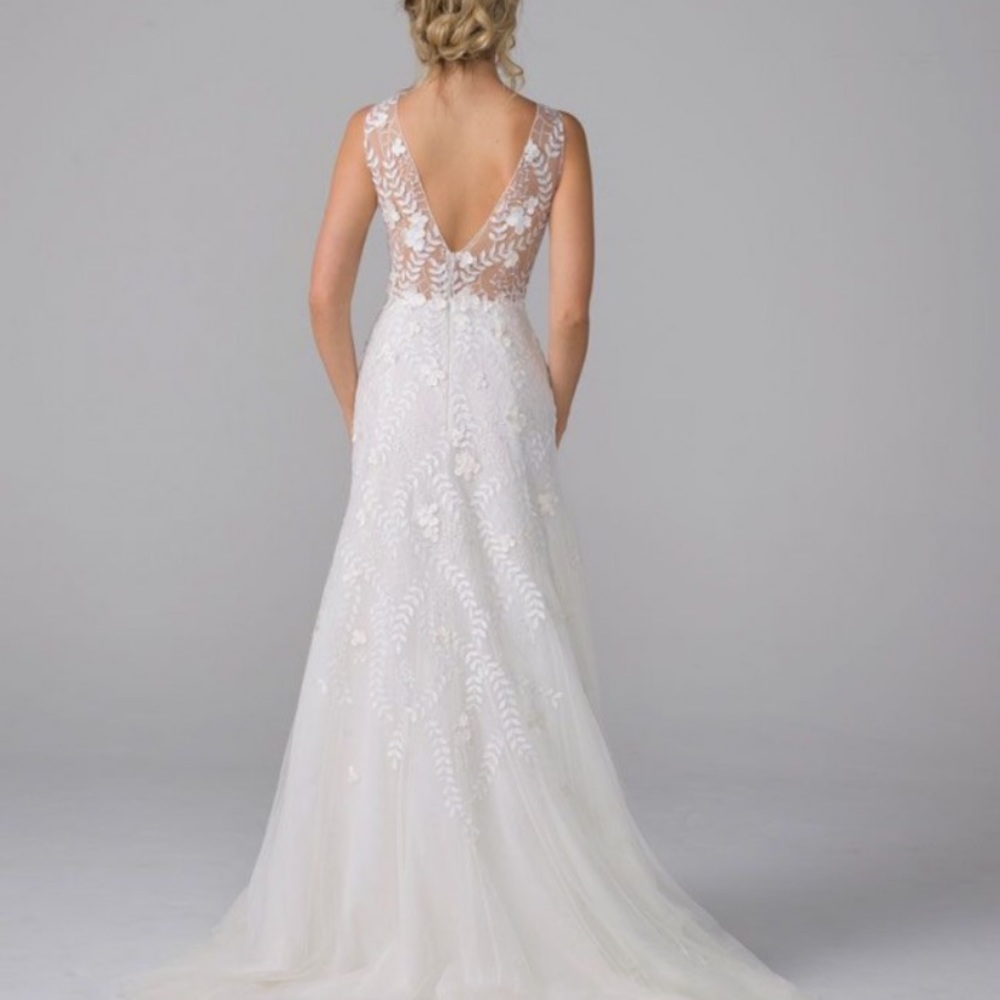 BRAND NEW WEDDING GOWN!